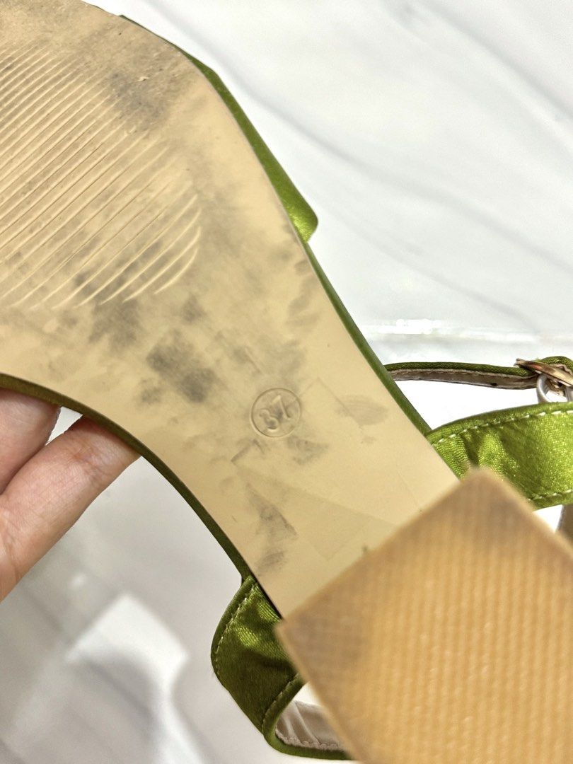 Green bow heels (Category: Heels) located in Bulacan. Submitted by archivesbyjanine (Listing ID 1466908981, Image 3). Description: Needs cleaning.