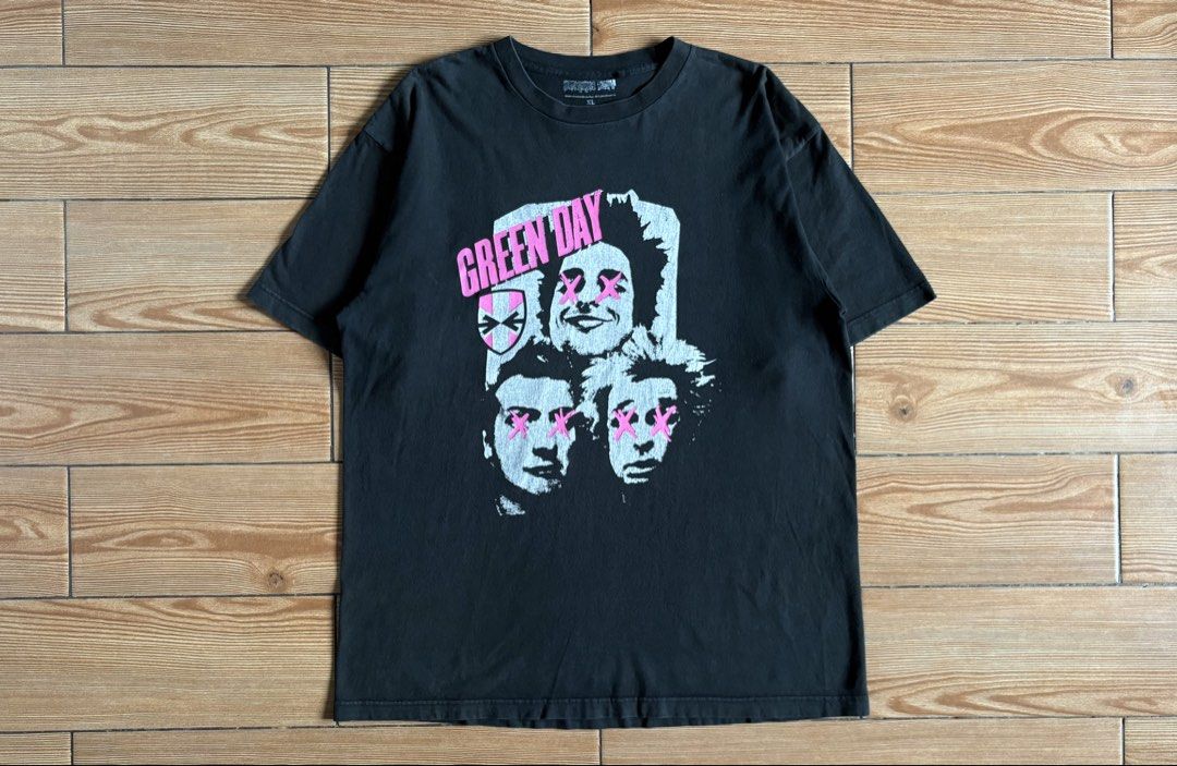 GREEN DAY GRAPHIC BAND TEE (Category: Tshirts & Polo Shirts ) located in Baras. Submitted by jnc__apparel (Listing ID 1466899364, Image 1). Description: 🏷️ GREEN DAY GRAPHIC BRAND TEE 📌 Dimes: 30L x 23W 📌 Size: XL for men 📌 Condition: Good 📌 Color rate: 8.5/10 📌 Issue: Minimal Hairline ✅ Washed and ready to wear.