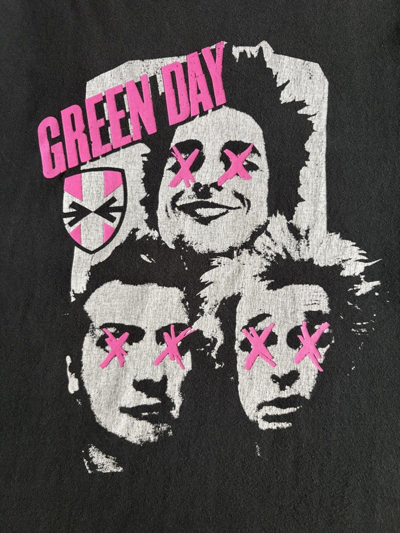 GREEN DAY GRAPHIC BAND TEE (Category: Tshirts & Polo Shirts ) located in Baras. Submitted by jnc__apparel (Listing ID 1466899364, Image 3). Description: 🏷️ GREEN DAY GRAPHIC BRAND TEE 📌 Dimes: 30L x 23W 📌 Size: XL for men 📌 Condition: Good 📌 Color rate: 8.5/10 📌 Issue: Minimal Hairline ✅ Washed and ready to wear.