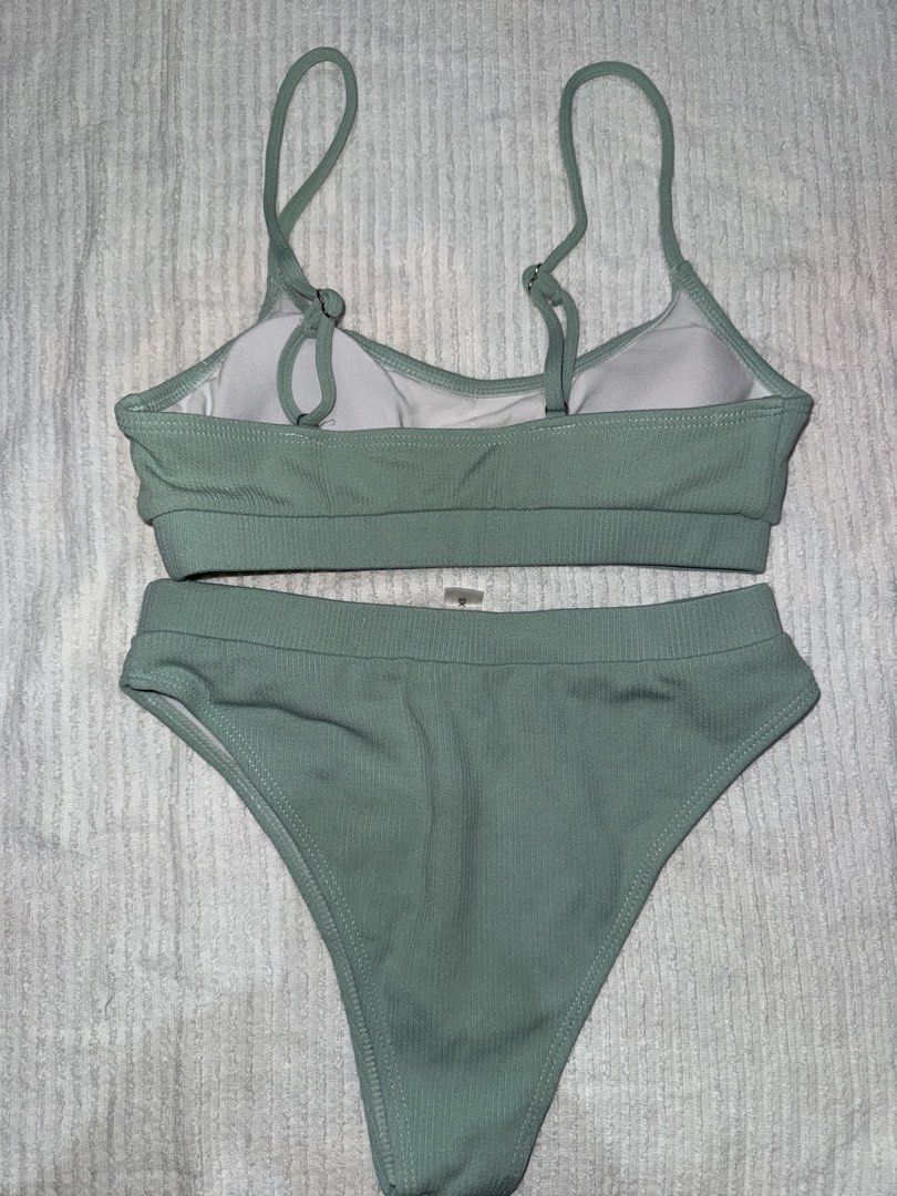 Green Two Piece Swimwear (Category: Bikinis & Swimsuits) located in Naga. Submitted by sbcookieee (Listing ID 1466838746, Image 3). Description: .