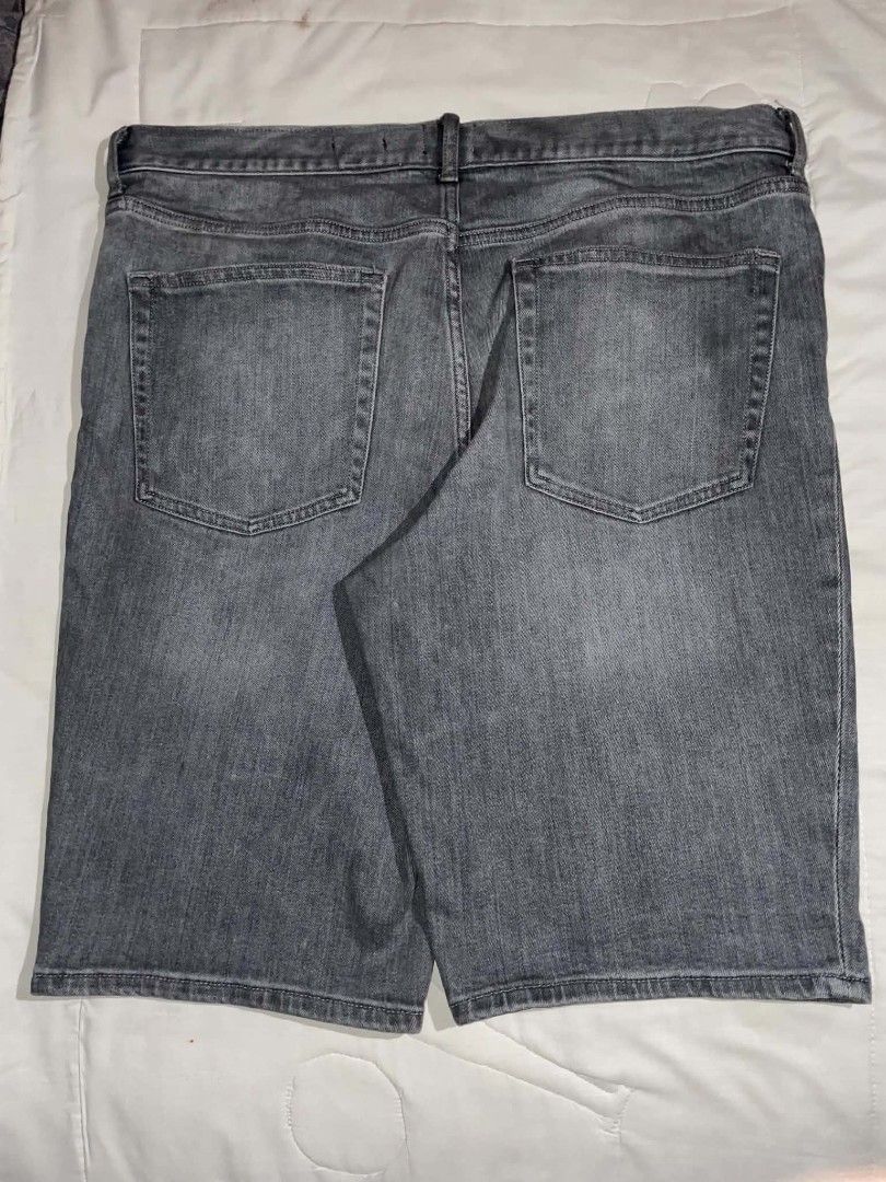 Grey denim shorts slim fit men (Category: Shorts) located in Manila. Submitted by lamawpaul (Listing ID 1466951833, Image 2). Description: - Style: Grey denim shorts with a slim fit cut and faded wash look - Closure: Standard button and zipper fly with belt loops - Pockets: Classic five-pocket setup (front and rear) - Condition: Good overall, but please note visible brownish stains on the upper front right side - Perfect for casual everyday wear!