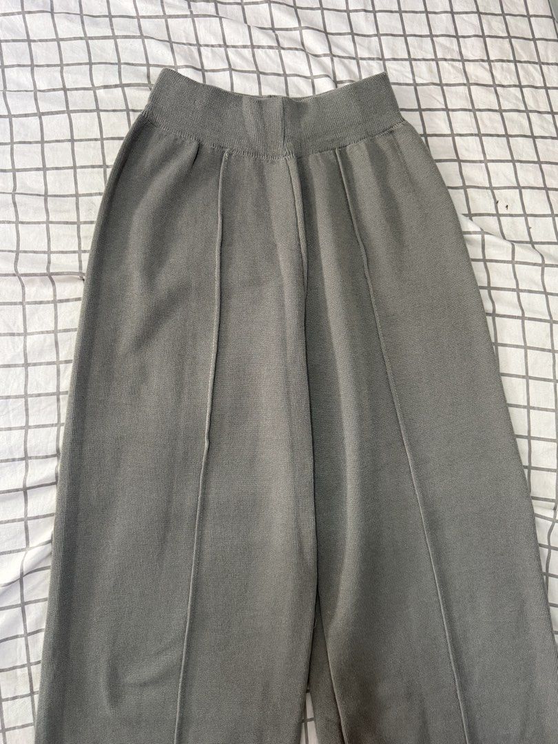 grey knit wide-leg pants (Category: Other Bottoms) located in Quezon City. Submitted by pinkystrends.co (Listing ID 1466845662, Image 2). Description: .