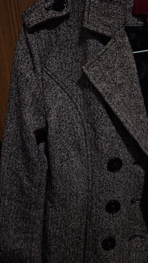 Grey Tweed Pea Coat Double Breasted Winter Jacket (Category: Coats, Jackets and Outerwear) located in Manila. Submitted by naldnaldra61670 (Listing ID 1466891133, Image 2). Description: - Style: Grey tweed pea coat with all-over textured fabric - Closure: Double-breasted button front with classic lapel collar - Details: Long sleeves with button epaulets on the shoulders - Condition: Clean lining inside - Needs Wash - May Shimmer shimmer - Small t