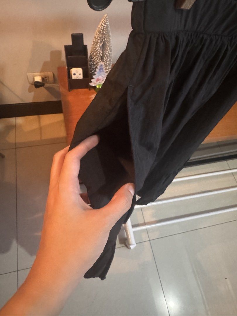 GU black midi skirt (Category: Skirts) located in Quezon City. Submitted by essief (Listing ID 1466918294, Image 3). Description: Bought in Tokyo Dimensions shown in photos No when worn photos .