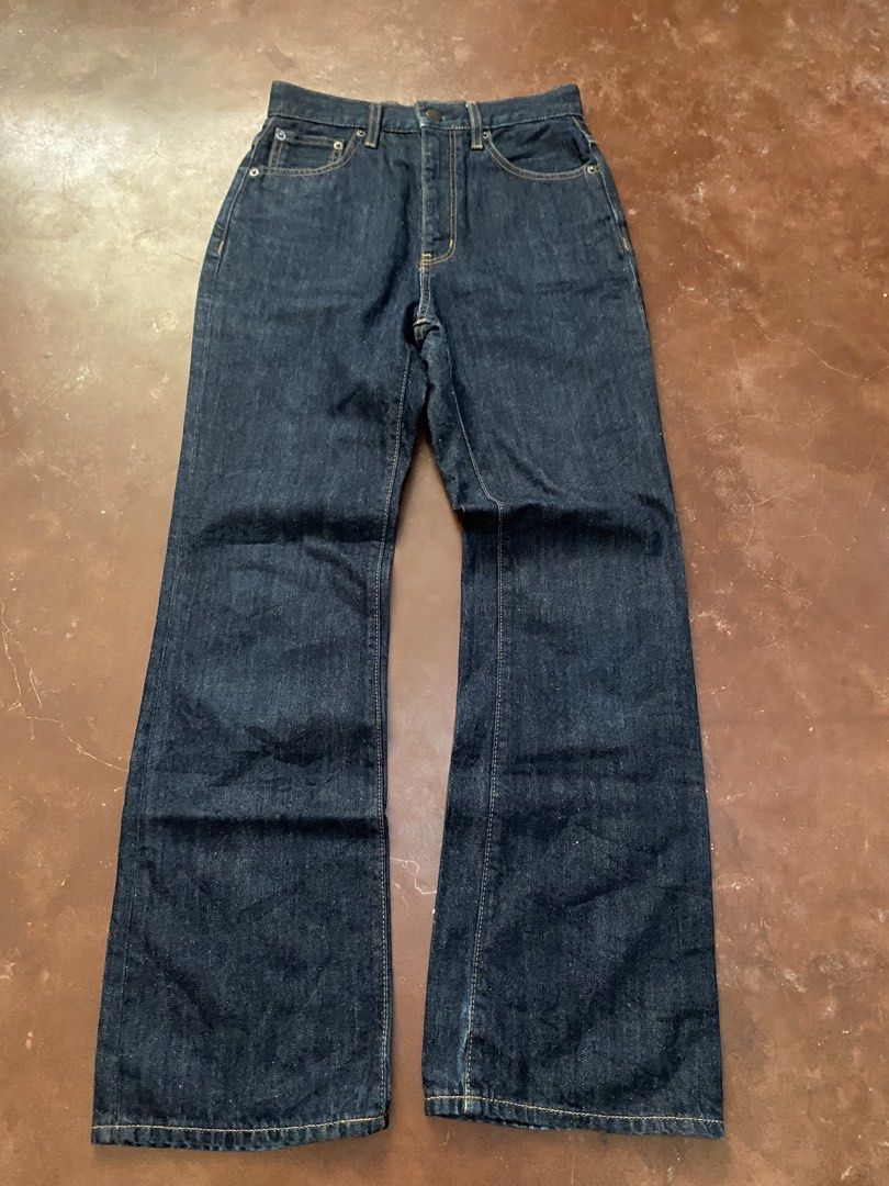 GU Dark~Wash Lowrise Flare (Category: Jeans) located in Malita. Submitted by ronnyboi (Listing ID 1466888297, Image 3). Description: W:26 L:39 T:11 H:8 Mine:350.