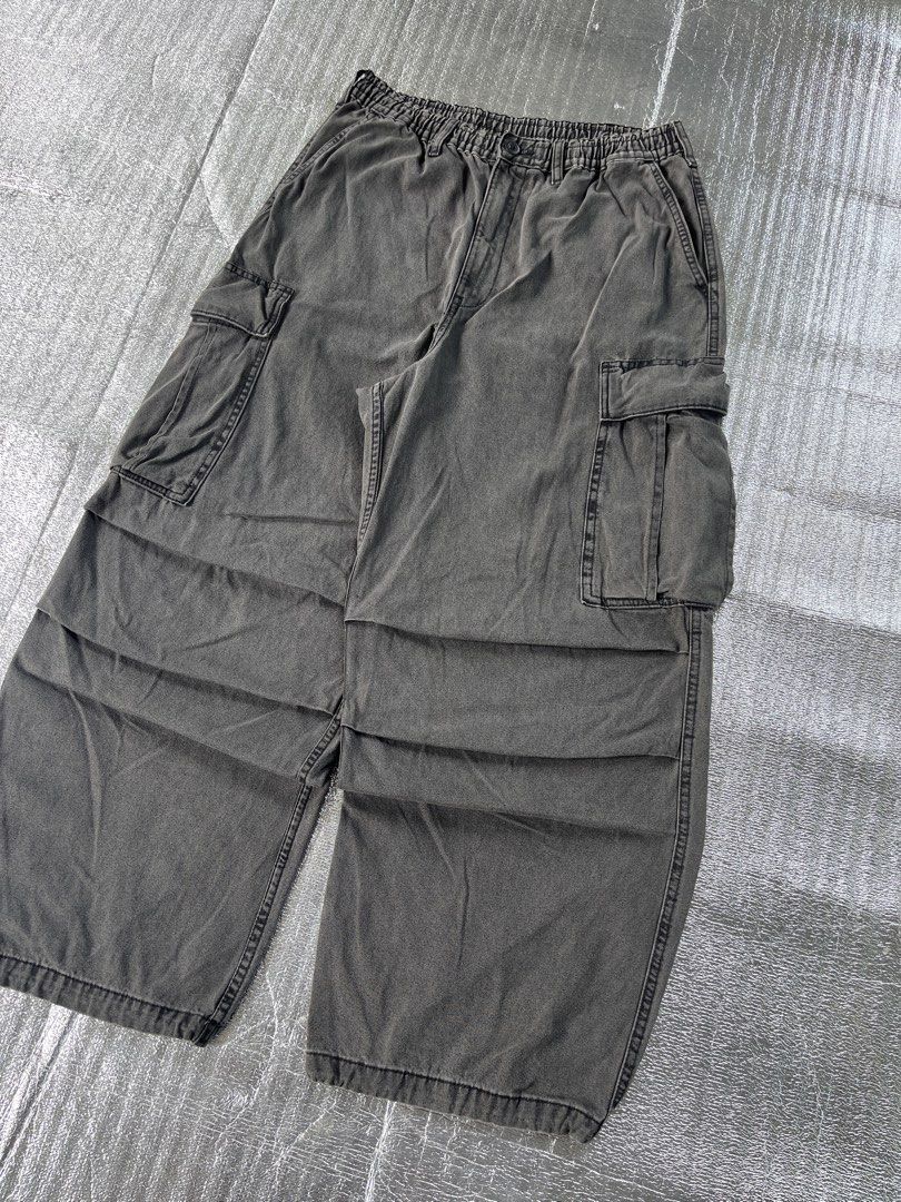 GU GRAY CARGO BAGGY (Category: Jeans) located in Panabo. Submitted by vrail (Listing ID 1466862482, Image 2). Description: .