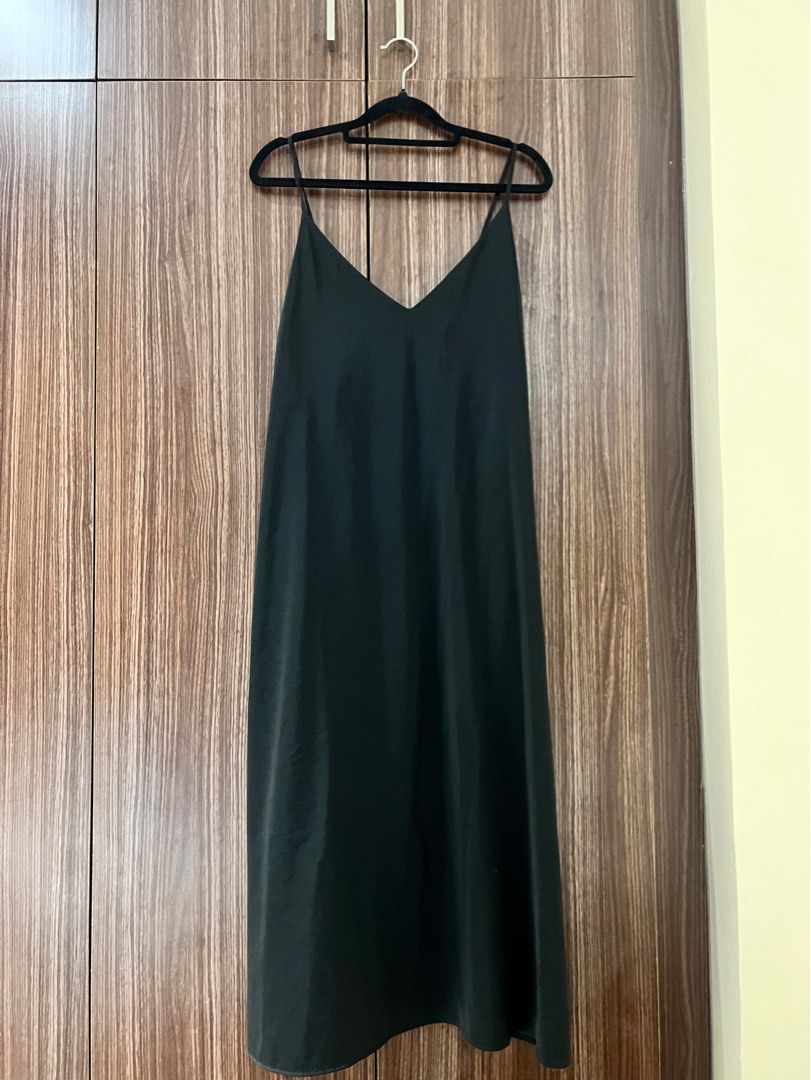 GU MIDI DRESS LARGE (Category: Dresses) located in Manila. Submitted by salesscout (Listing ID 1466774104, Image 3). Description: THIS IS ONLY USED ONCE IT'S SO BIG FOR ME FITS LARGE TO SEMI LARGE.
