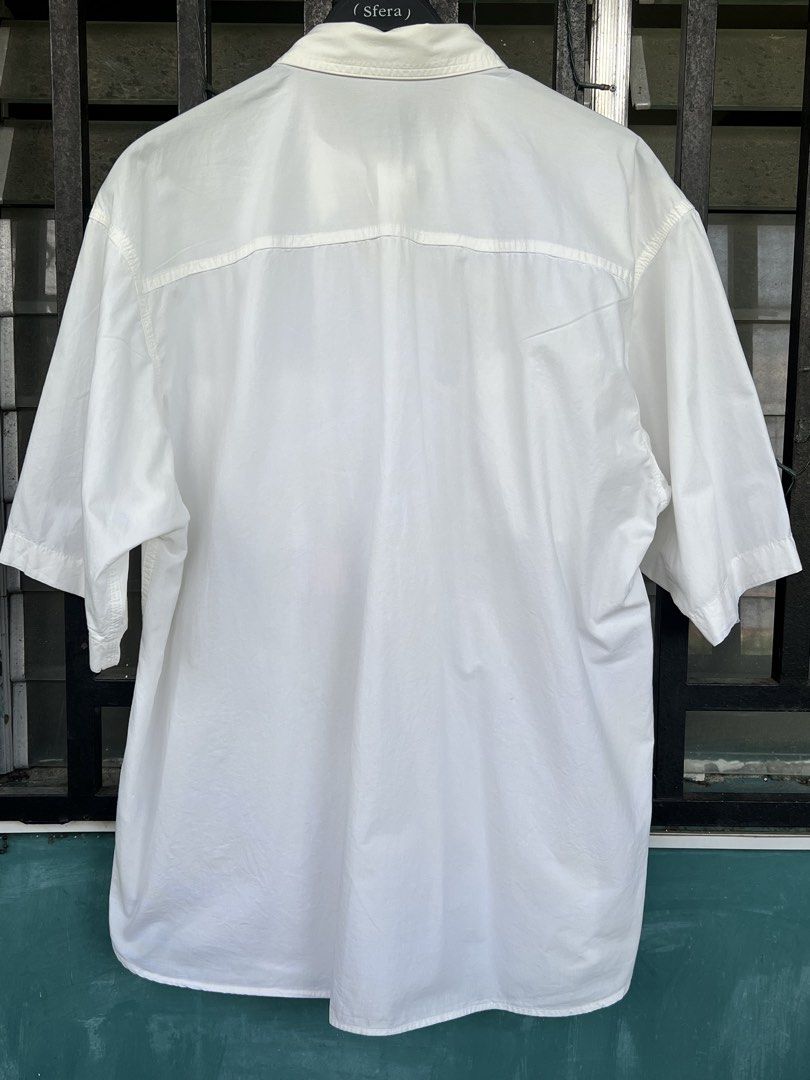 GU Oversized Shirt 100% Cotton (Category: Formal Shirts) located in Cavite. Submitted by slumbermanila (Listing ID 1466919078, Image 3). Description: GU Oversized Shirt 100% Cotton in good condition see photos for right measurements PSG not Ukay.