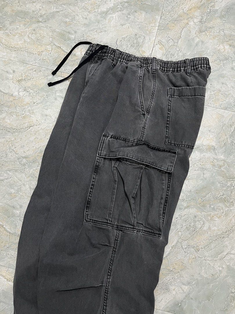 GU Super Wide Cargo Pants (Category: Jeans) located in Caloocan City. Submitted by abadinesja69178 (Listing ID 1466923675, Image 3). Description: Size Large on tag 32-36”W 40”L Excellent No issue .