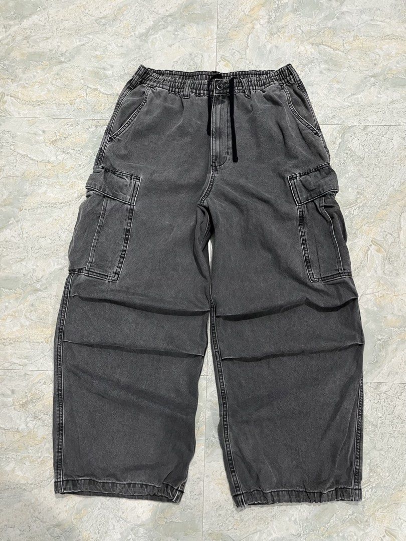 GU Super Wide Cargo Pants (Category: Jeans) located in Caloocan City. Submitted by abadinesja69178 (Listing ID 1466923675, Image 2). Description: Size Large on tag 32-36”W 40”L Excellent No issue .
