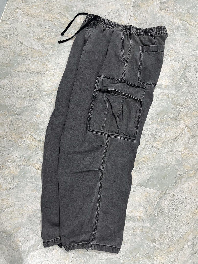 GU Super Wide Cargo Pants (Category: Jeans) located in Caloocan City. Submitted by abadinesja69178 (Listing ID 1466923675, Image 1). Description: Size Large on tag 32-36”W 40”L Excellent No issue .
