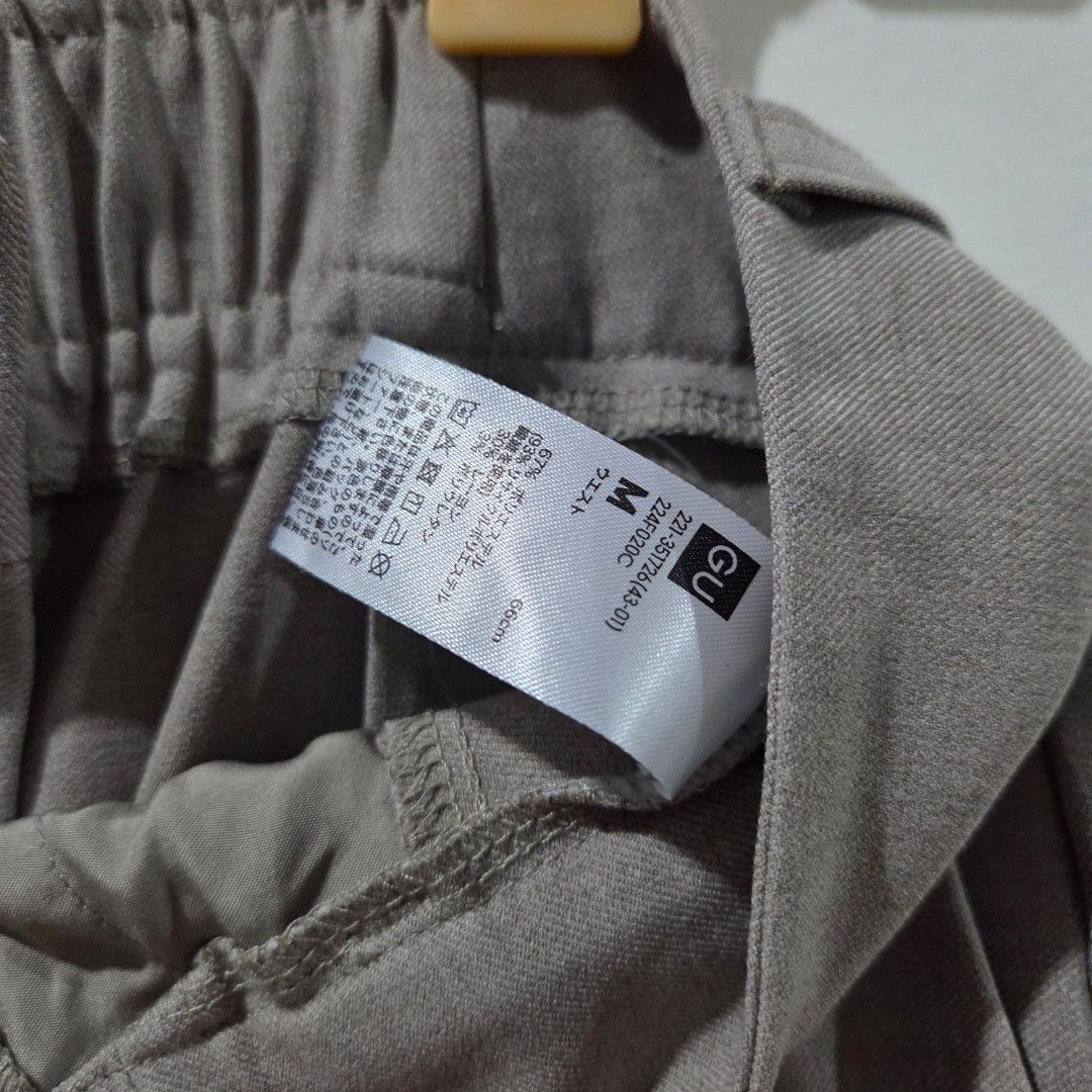 GU Tucked Wide Pants (Longer Length) (Category: Trousers) located in San Nicolas. Submitted by mllc523 (Listing ID 1466815541, Image 3). Description: Size: M, fits 25" to 27" Length: 41.5".