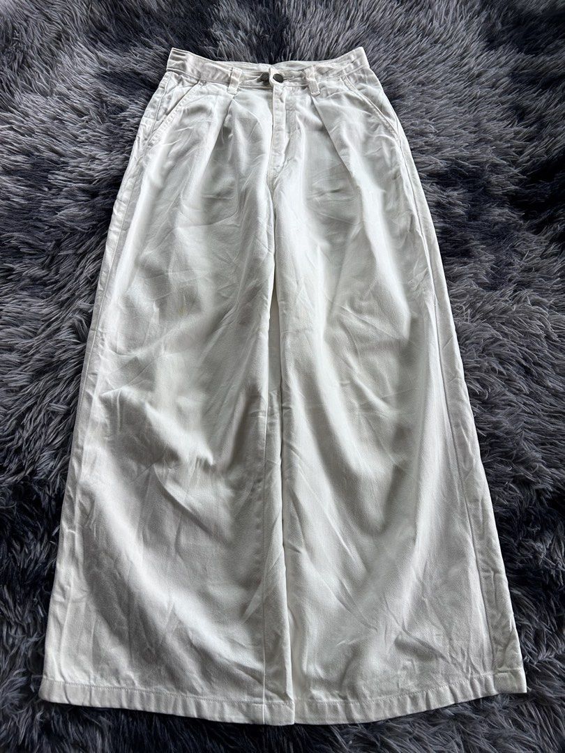 GU Wideleg Jeans 22 (Category: Jeans) located in Baao. Submitted by prettysixtythrift_17 (Listing ID 1466877020, Image 1). Description: GU Wideleg Jeans ▪️Waistline: 22 to 25 ▪️Length: 35 ▪️Hem: 11.5 ▪️Hips: 17 ▪️Leg Thigh: 13 ▪️Rise: 11 ▪️Inseam: 24.5.