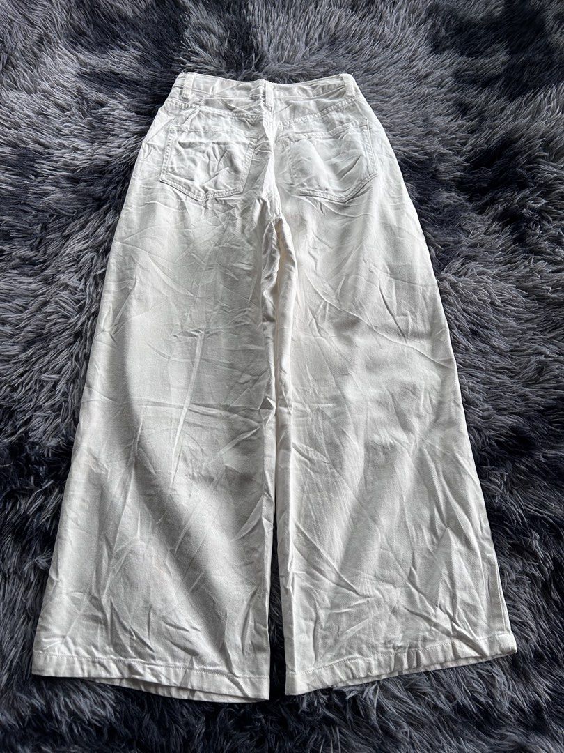 GU Wideleg Jeans 22 (Category: Jeans) located in Baao. Submitted by prettysixtythrift_17 (Listing ID 1466877020, Image 2). Description: GU Wideleg Jeans ▪️Waistline: 22 to 25 ▪️Length: 35 ▪️Hem: 11.5 ▪️Hips: 17 ▪️Leg Thigh: 13 ▪️Rise: 11 ▪️Inseam: 24.5.