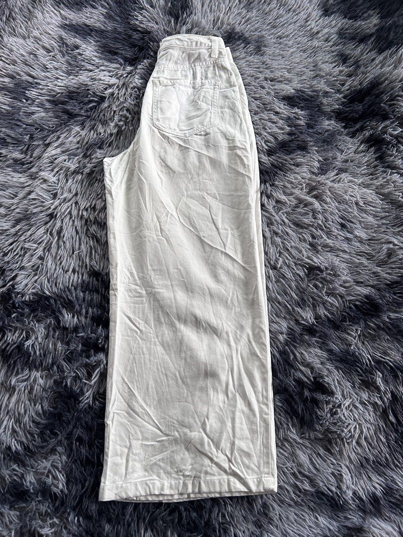 GU Wideleg Jeans 22 (Category: Jeans) located in Baao. Submitted by prettysixtythrift_17 (Listing ID 1466877020, Image 3). Description: GU Wideleg Jeans ▪️Waistline: 22 to 25 ▪️Length: 35 ▪️Hem: 11.5 ▪️Hips: 17 ▪️Leg Thigh: 13 ▪️Rise: 11 ▪️Inseam: 24.5.