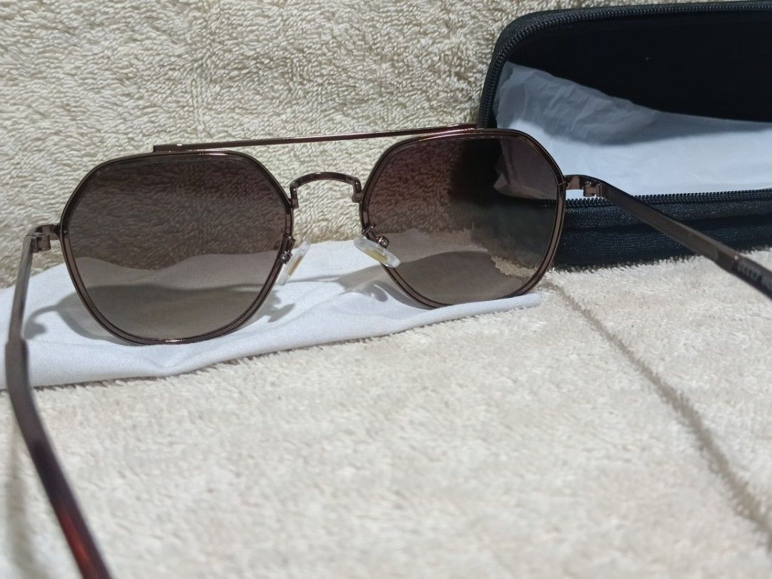 Gucci 2A722 Aviator Sunglasses Brown Gradient Lenses (Category: Sunglasses & Eyewear) located in Cavite. Submitted by navias (Listing ID 1466799975, Image 1). Description: Origin:UAE Gucci aviator sunglasses with brown gradient lenses and bronze metal frames. Model 2A722 55-17-141 stamped on the inner temple arm. Includes black hard shell zipper case and white cleaning cloth. Classic double bridge design with subtle Gucci branding on the arms.sup