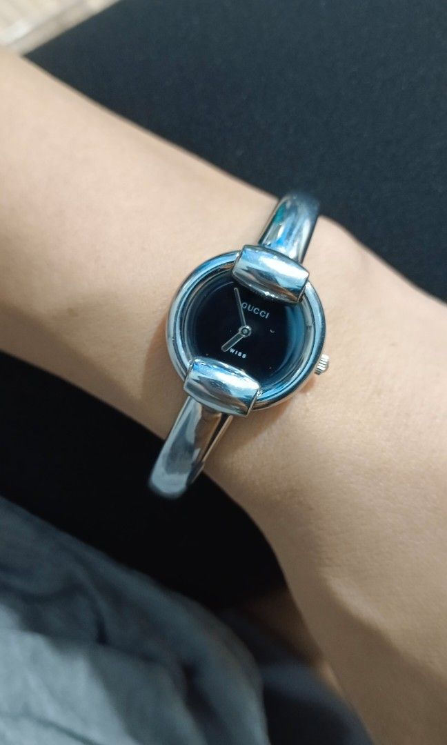 Gucci watch (Category: Women's Watches) located in Caloocan City. Submitted by shindi.salviejo (Listing ID 1466777643, Image 1). Description: - Gucci ladies watch - Silver-tone bracelet - Black dial - Includes original box - Comes with guarantee card and paperwork - Classic design - Perfect for everyday wear or special occasions - Adds a touch of luxury.