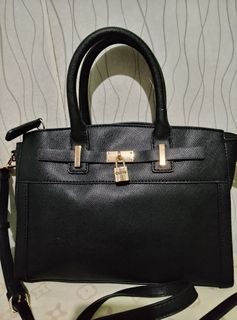 (Category: ) located in . Submitted by shopandfab15 (Listing ID 1466916182, Image 1). Description: .
