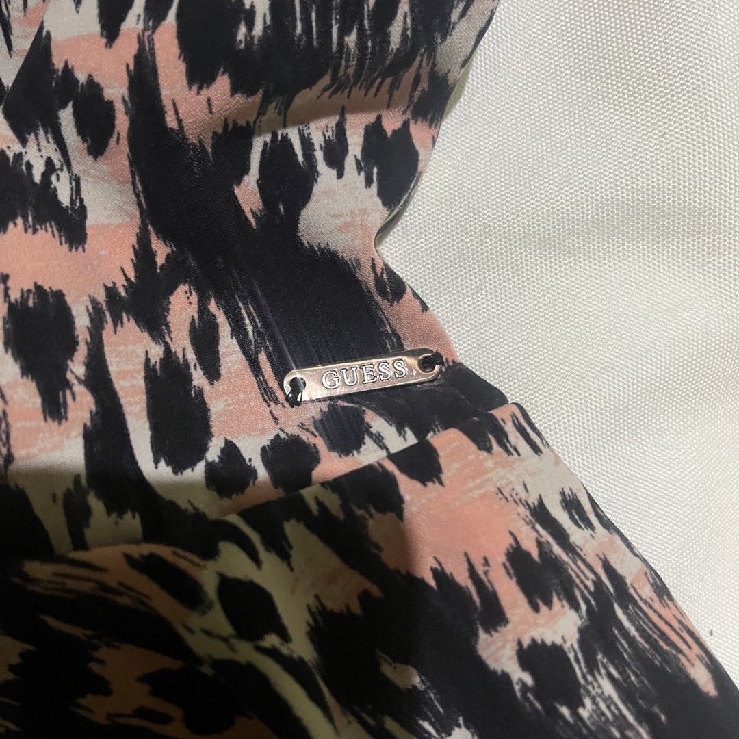 Guess Leopard Print Top (Category: Blouses) located in Santo Tomas. Submitted by closetklo (Listing ID 1466950744, Image 3). Description: Like new No issue Size: S-M .
