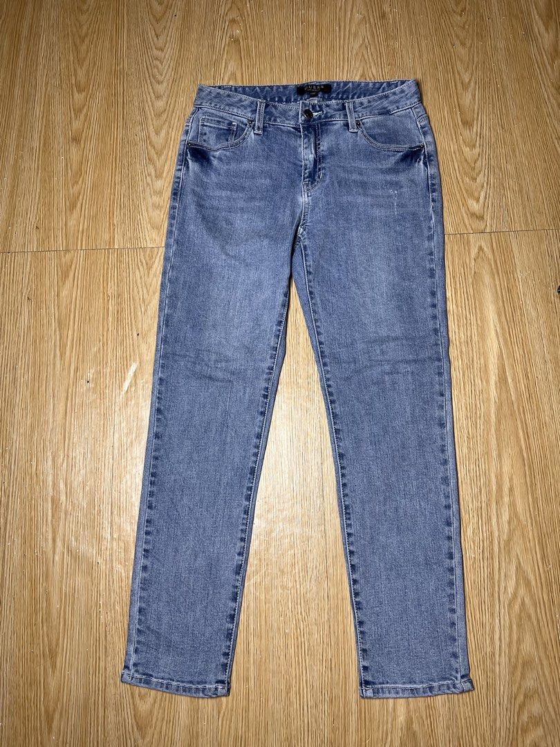 GUESS •medium wash blue denim jeans (Category: Jeans) located in Tagum. Submitted by sammiecats (Listing ID 1466835794, Image 1). Description: ‼️GUESS •medium wash blue denim jeans •with a classic five-pocket design • High Rise Skinny Jeans (Super Stretchy) •Waist 28 | Length 37 MINE - 449.