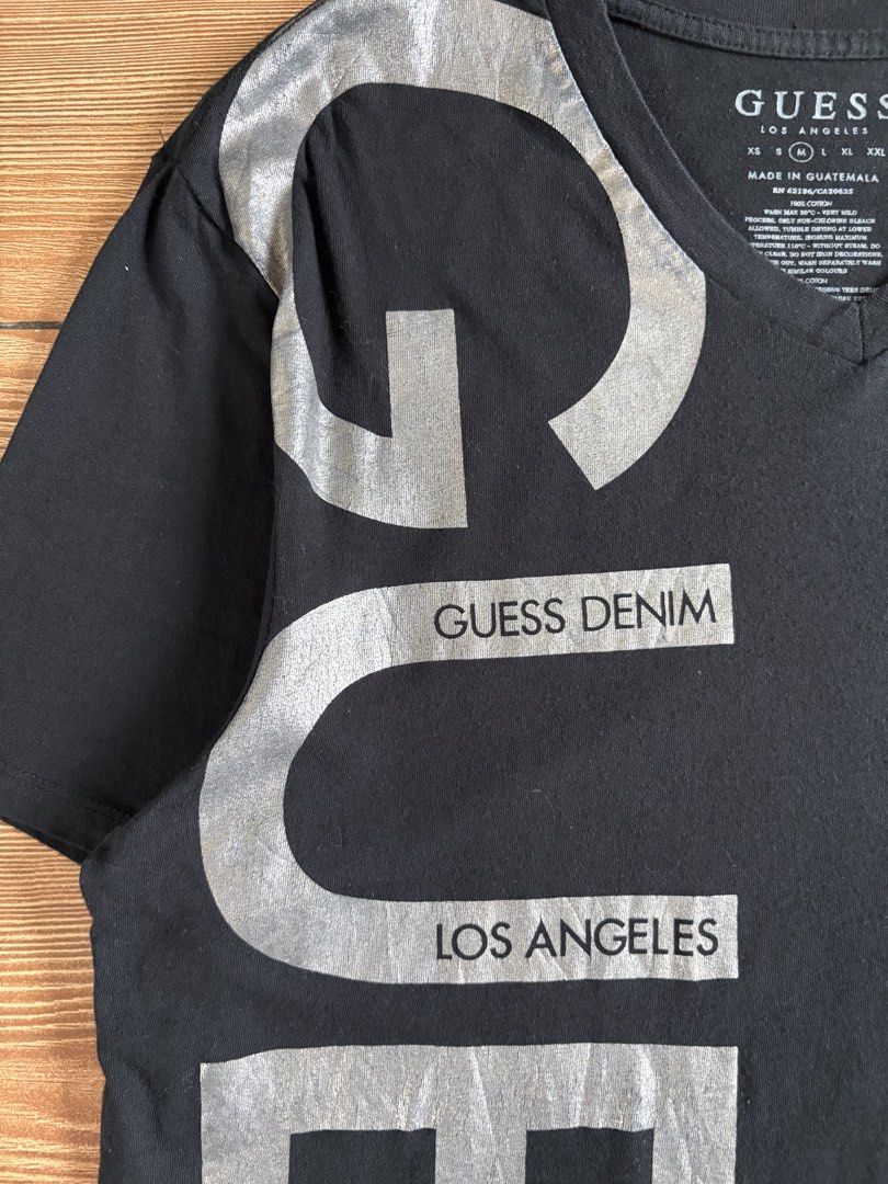 GUESS SHORT SLEEVE VNECK TSHIRT (Category: Tshirts & Polo Shirts ) located in Baras. Submitted by jnc__apparel (Listing ID 1466908150, Image 3). Description: 🏷️ GUESS SHORT SLEEVE VNECK TSHIRT 📌 Dimes: 27L x 19W 📌 Size: Medium for men 📌 Condition: Excellent 📌 Color rate: 9.5/10 📌 Issue: Hairlike crack ✅ Washed and ready to wear.