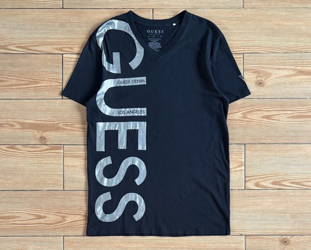 GUESS SHORT SLEEVE VNECK TSHIRT (Category: Tshirts & Polo Shirts ) located in Baras. Submitted by jnc__apparel (Listing ID 1466908150, Image 1). Description: 🏷️ GUESS SHORT SLEEVE VNECK TSHIRT 📌 Dimes: 27L x 19W 📌 Size: Medium for men 📌 Condition: Excellent 📌 Color rate: 9.5/10 📌 Issue: Hairlike crack ✅ Washed and ready to wear.