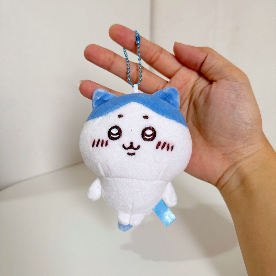 Hachiware Chiikawa Classic Charm (Category: Plushies & Soft Toys) located in Manila. Submitted by ashyyel_ (Listing ID 1466952650, Image 1). Description: BL .