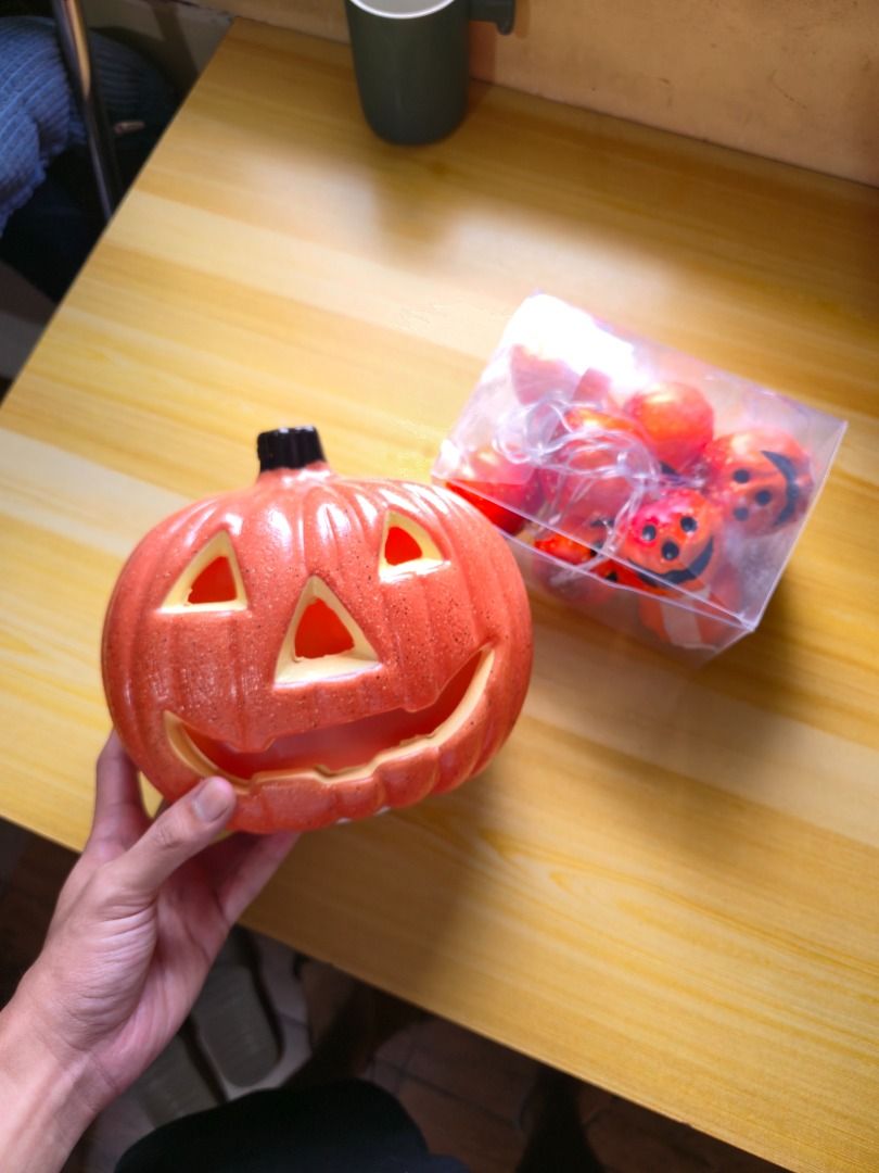 Halloween Decor & Accessory Bundle 🕷️ (Category: Occasions & Party Supplies) located in Pasig City. Submitted by justinesalipande (Listing ID 1466787301, Image 2). Description: Halloween Decor & Accessory Bundle 🕷️ Set includes: 🎃 1 Big Pumpkin Decor (battery-operated light, candle flickering effect) 🎃 Mini Pumpkins Set (battery-operated lights, Christmas lights effect) 💀 1 Poseable Skeleton Figurine 🕷️ 1 Large Black & Orange Tinsel Spider 