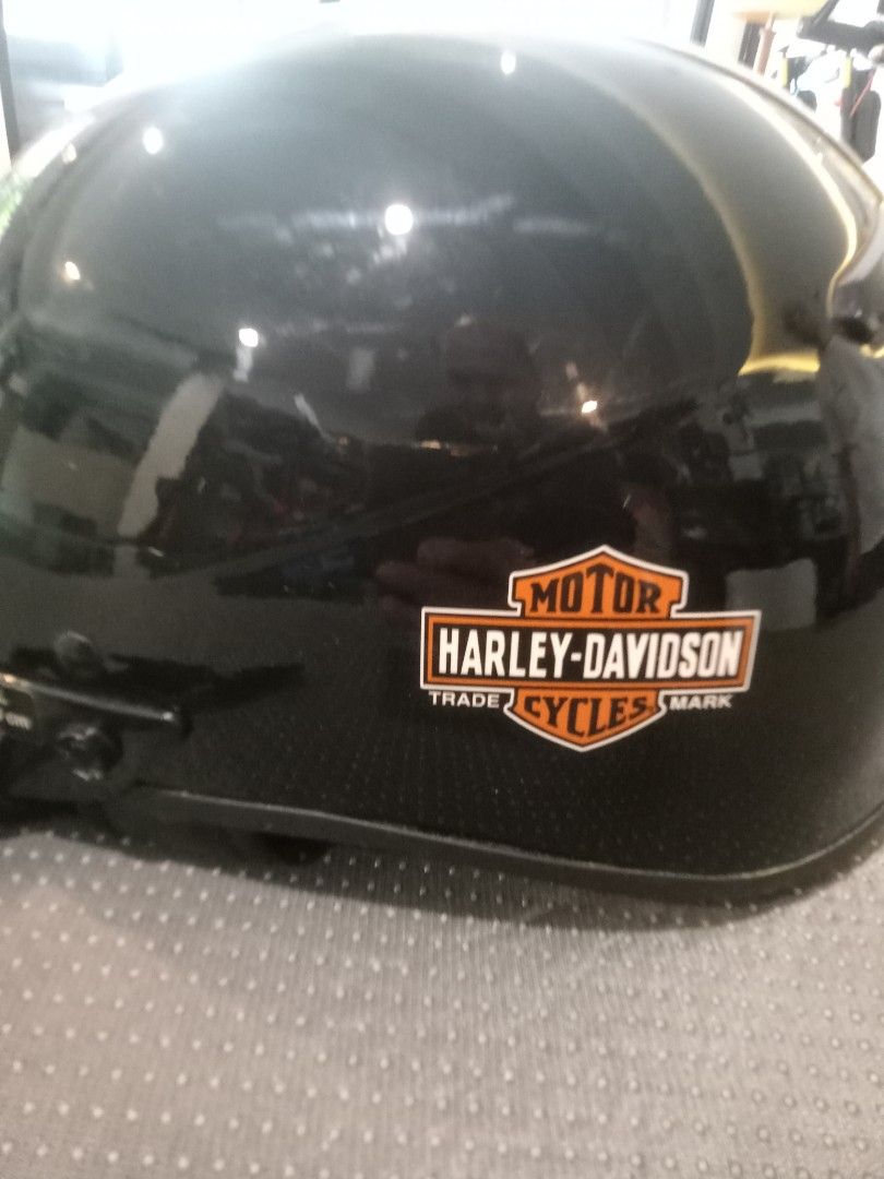 Harley Davidson Helmet (Category: Helmets and other Riding Gears) located in Makati City. Submitted by pardsroman (Listing ID 1466969889, Image 2). Description: .
