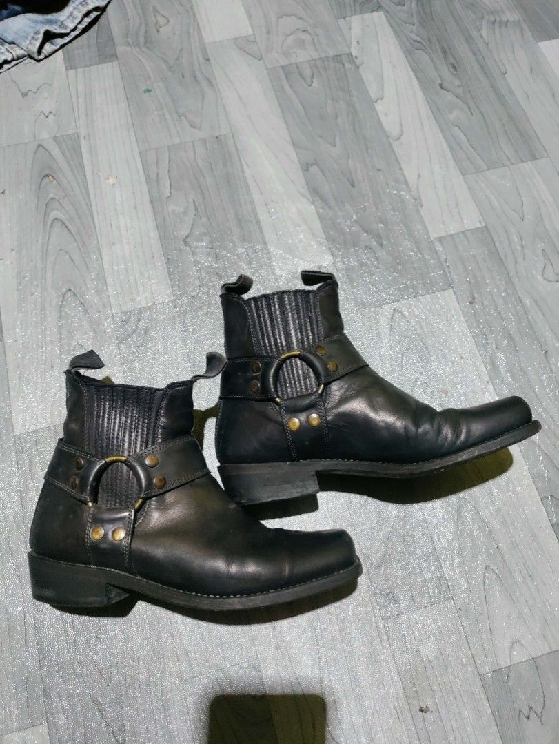 HARNESS BOOTS (Category: Boots) located in Carmen. Submitted by raythrifter (Listing ID 1466794164, Image 1). Description: size Eu 38.