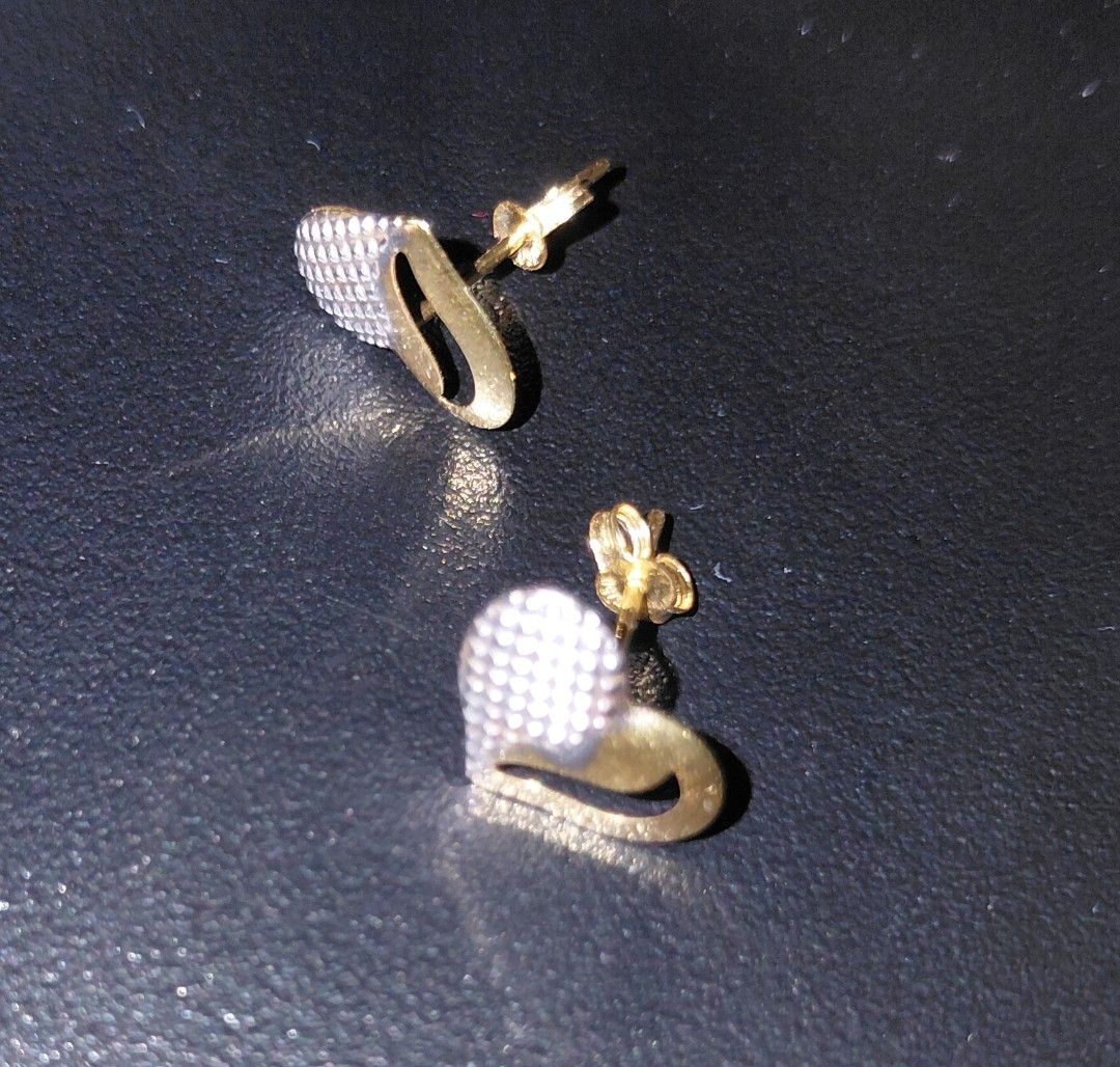Heart two tone stud 18k SD gold pawnable (Category: Earrings) located in Davao. Submitted by jewelershoney4ever (Listing ID 1466921140, Image 2). Description: .
