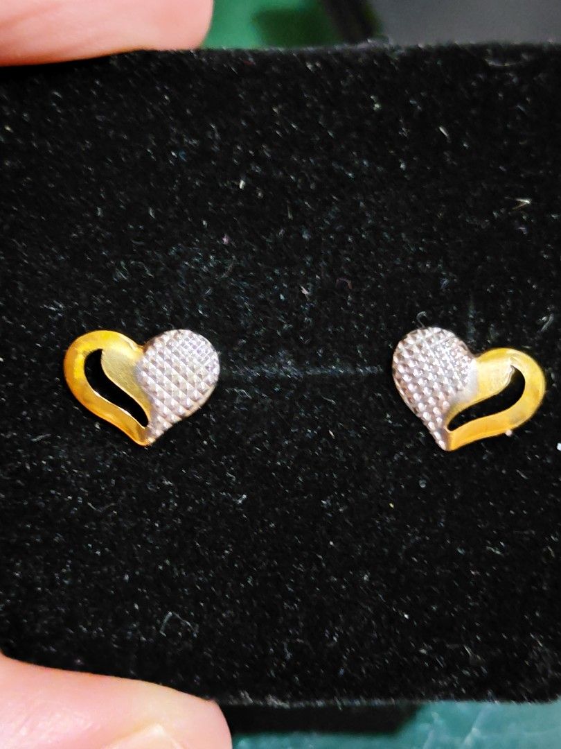 Heart two tone stud 18k SD gold pawnable (Category: Earrings) located in Davao. Submitted by jewelershoney4ever (Listing ID 1466921140, Image 1). Description: .