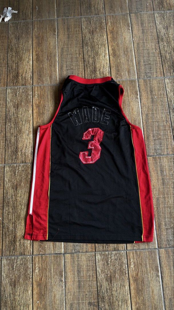 HEAT JERSEY (Category: Activewear) located in Manila. Submitted by urban.vintage (Listing ID 1466787996, Image 3). Description: ISSUE: NONE ( NEED WASH ) MOP :GCASH ( NO COD ) SHIP VIA : LALAMOVE & J&T LOCATION : PASIG CITY LENGTH : 30 WIDTH : 21.