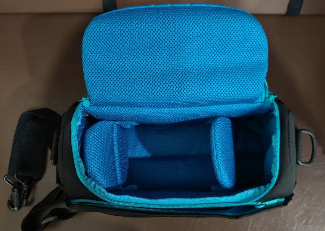 Hellolulu Camera Bag (Category: Camera Bags & Carriers) located in Singapore. Submitted by twinklelady415 (Listing ID 1466906283, Image 3). Description: - Brand: Hellolulu Camera Bag - Organization: Removable padded dividers .