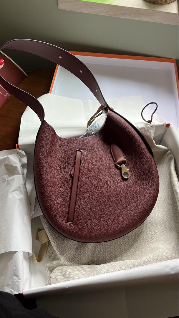 Hermes Arcon Slim Bag Rouge H (Category: Luxury Bags & Wallets) located in Quezon City. Submitted by kellypochette (Listing ID 1466857346, Image 3). Description: A modern Hermès silhouette in the iconic Rouge H. Understated, effortlessly chic, and refreshingly different from the usual Hermès classics. BAG DETAILS * Brand: Hermès * Model: Arçon Slim * Color: Rouge H * Leather: Togo * Hardware: Permabrass * Condition: Brand New / Unused * Inclusion