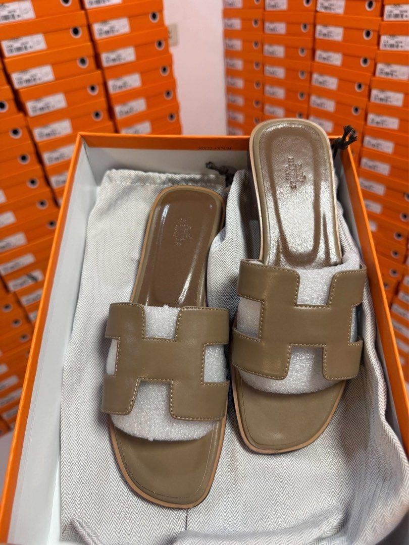 Hermes Flat Sandals (Category: Flats & Sandals) located in Manila. Submitted by e-tindahan (Listing ID 1466964468, Image 3). Description: -with box and paperbag Available size: 36.37.38.39.40 📌 Please check the last image carefully before ordering. Nandun na po lahat ng kailangan tandaan. Mode of Payment (MOP): 💸 GCash, Maya, GoTyme, BDO, RCBC, Landbank Mode of Delivery (MOD): 🛵 Lalamove / GrabExpress for Same-day delivery 🚚 J&T Express / LBC