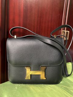 (Category: ) located in . Submitted by h_thrift_luxxe (Listing ID 1466871960, Image 1). Description: .