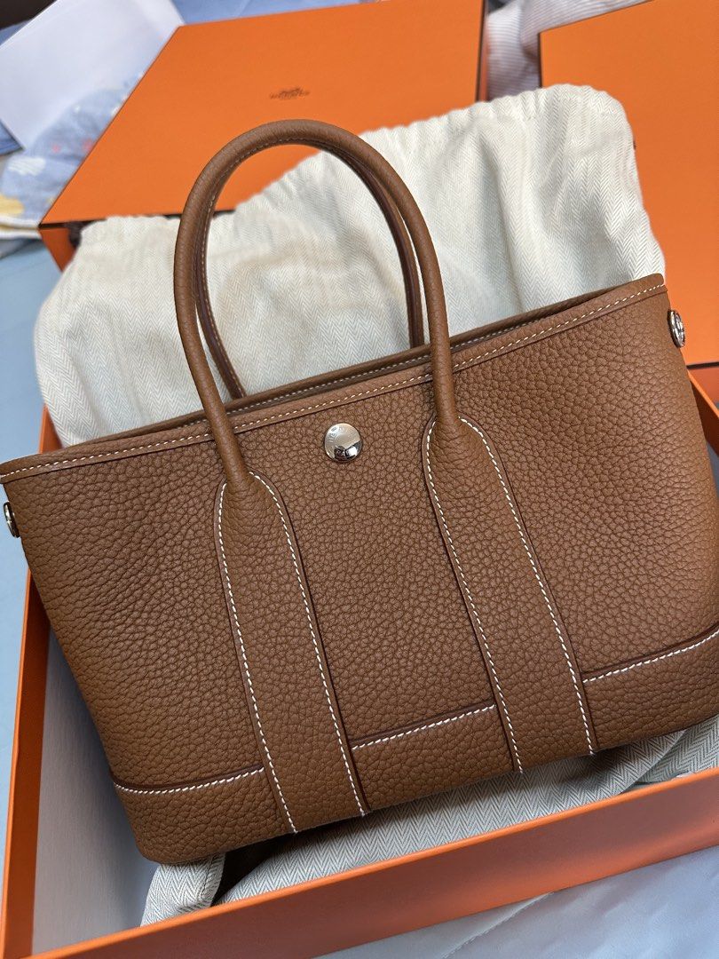 Hermes Mini Garden Party 23 （分類：手袋及銀包）位於 Hong Kong。 由 TVTse 提交（商品編號 1466906337，圖片 1）。簡介： 閒置未使用品 Hermes經典金棕色gp23/mini gp Negonda皮，好挺身 平時出街返工都好易襯 Stamp G full set有單 可陪驗。