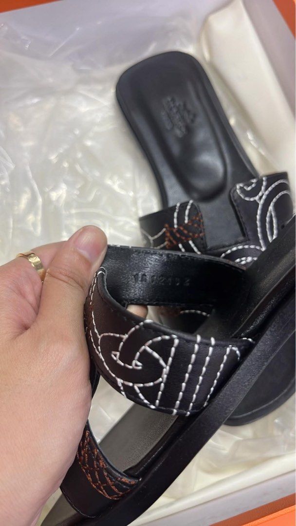 HERMES ORAN BLACK SOPHISTICATED SANDALS (Category: Community) located in Angeles City. Submitted by migs_font29 (Listing ID 1466785424, Image 2). Description: .