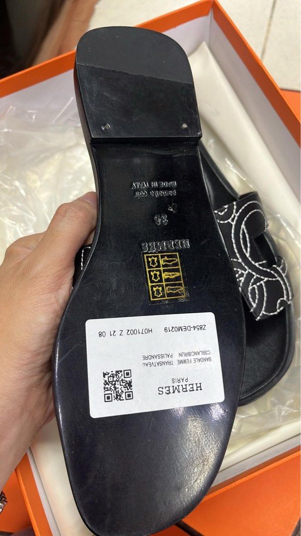 HERMES ORAN BLACK SOPHISTICATED SANDALS (Category: Community) located in Angeles City. Submitted by migs_font29 (Listing ID 1466785424, Image 3). Description: .