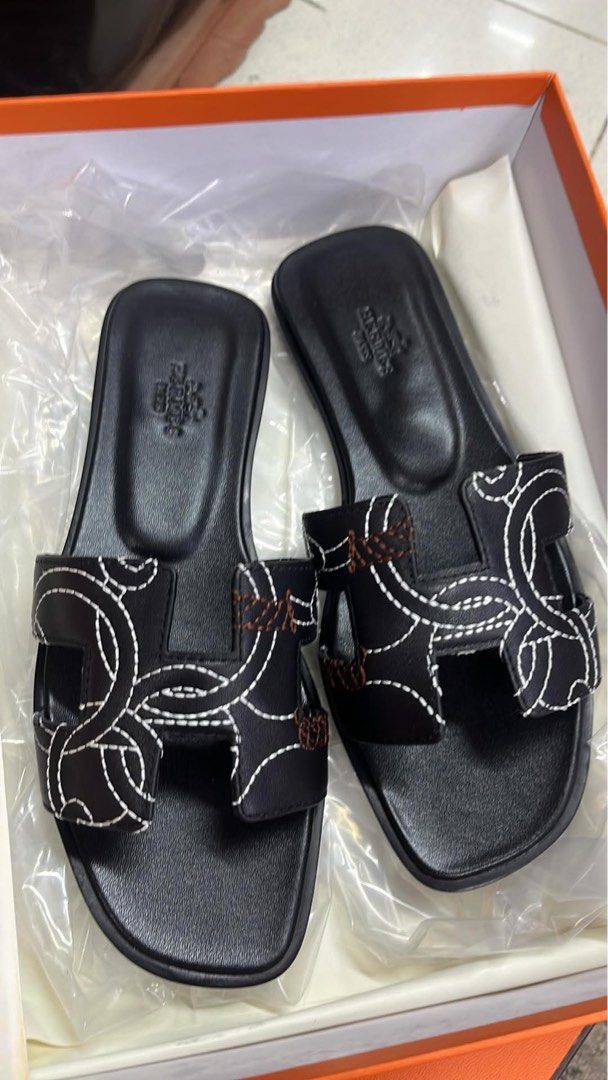 HERMES ORAN BLACK SOPHISTICATED SANDALS (Category: Community) located in Angeles City. Submitted by migs_font29 (Listing ID 1466785424, Image 1). Description: .