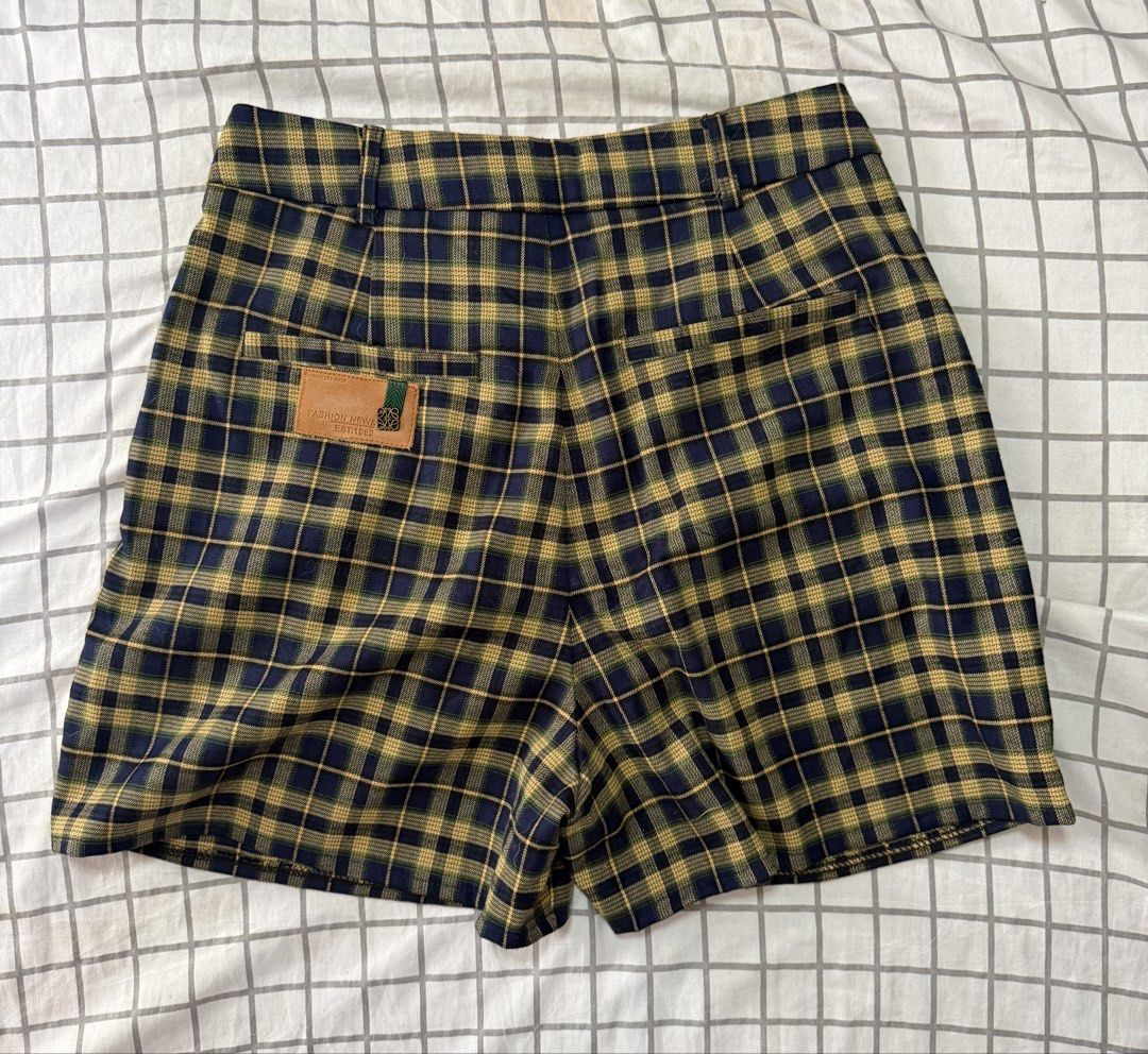 high-waisted pleated plaid trouser shorts (Category: Shorts) located in Manila. Submitted by pinkyswearshop2.0 (Listing ID 1466833146, Image 2). Description: .
