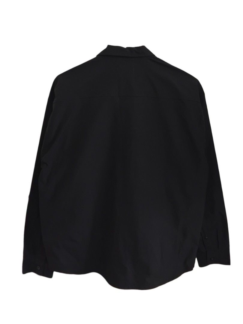 Hisso HK Black Nylon Multipocket Utility Shirt (Category: Tshirts & Polo Shirts ) located in Pasig City. Submitted by hustlexcurate (Listing ID 1466802925, Image 2). Description: Hisso HK Black Nylon Multipocket Utility Tech Shirt Size S on tag fits MEDIUM Dimensions: 21X27.
