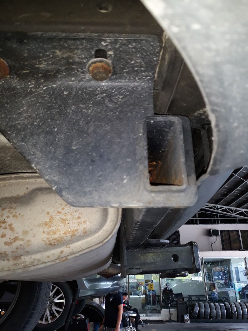 HITCH FOR SALE (Category: Mufflers and Exhaust Parts and Accessories) located in Manila. Submitted by reckocamp11574 (Listing ID 1466928778, Image 3). Description: Hitch formerly installed in Hyundai Tucson.