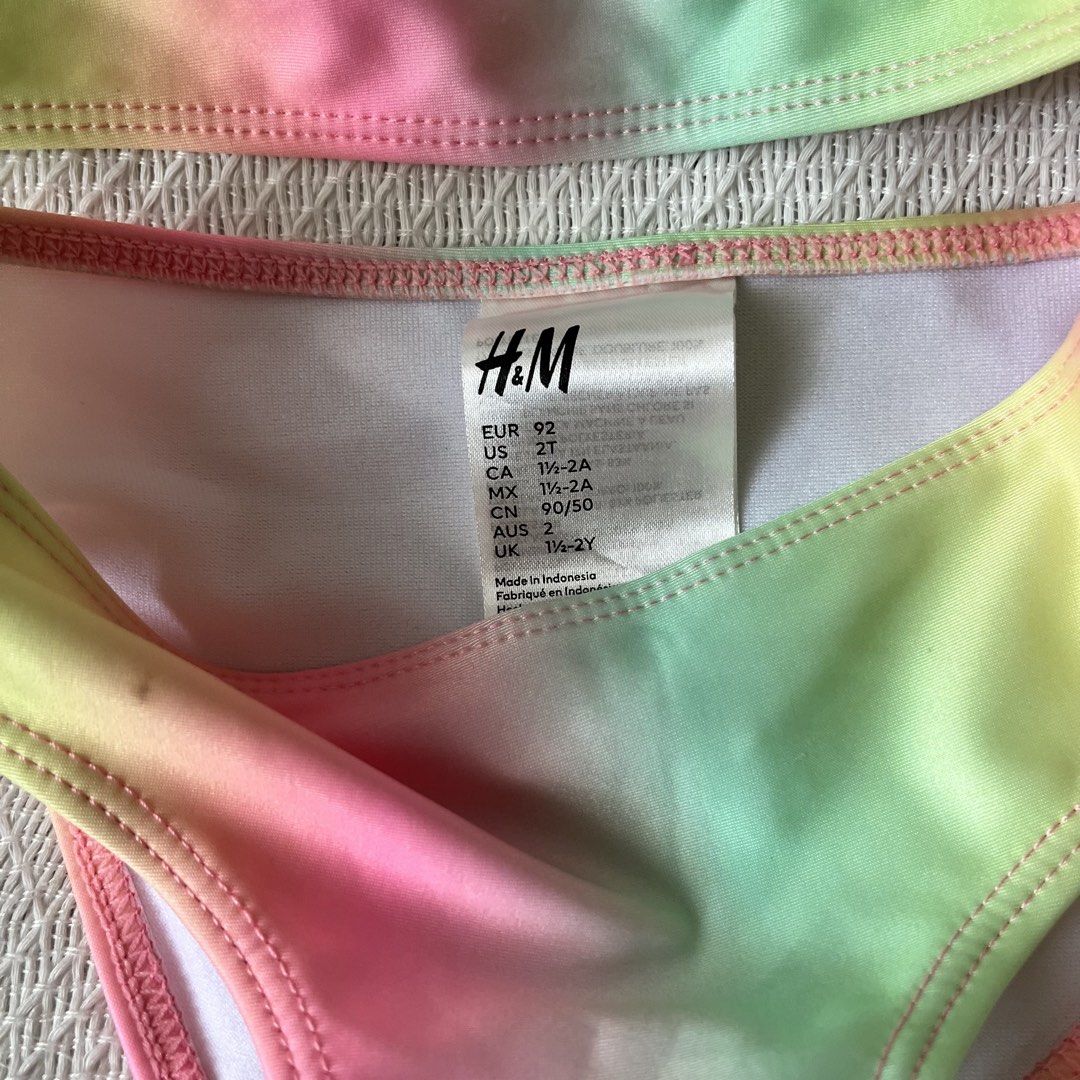 h&m baby swimsuit (Category: Babies & Kids Fashion) located in Manila. Submitted by samanthamaeb (Listing ID 1466805181, Image 3). Description: Never used. Just got stuck in the cabinet. May onting marks dahil di nagamit but baka madaan pa sa laba. .