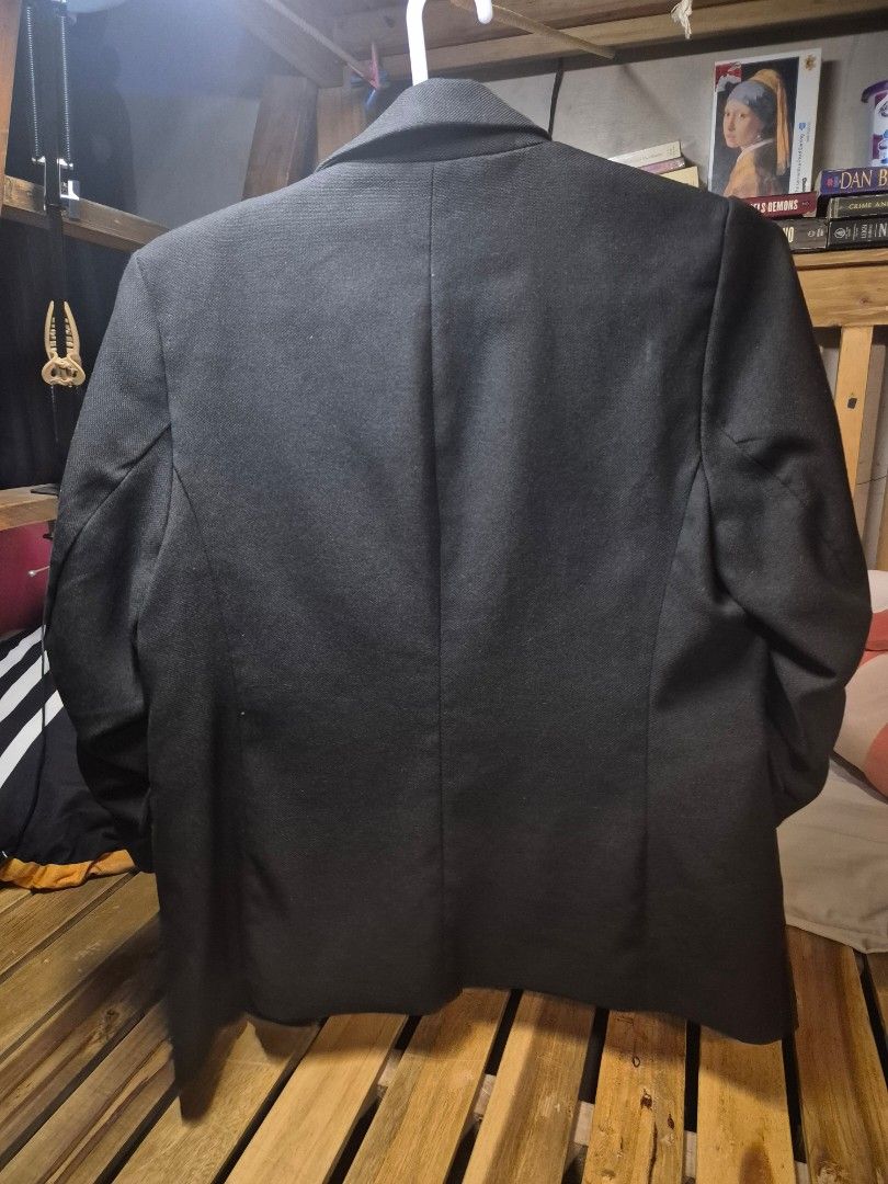 H&M Black Blazer Size 12 (Category: Coats, Jackets and Outerwear) located in Paranaque City. Submitted by erinnnm (Listing ID 1466956550, Image 3). Description: - Brand: H&M - Color: Solid Black - Size: EUR 44 / US 12 / CA 12 / MX 12 / CN 170/100A - Design: Classic collar, structured shoulders, and front pockets with flaps - Condition: Excellent, clean lining inside (used thrice for events) - Style: Versatile piece for formal wear or smart casual