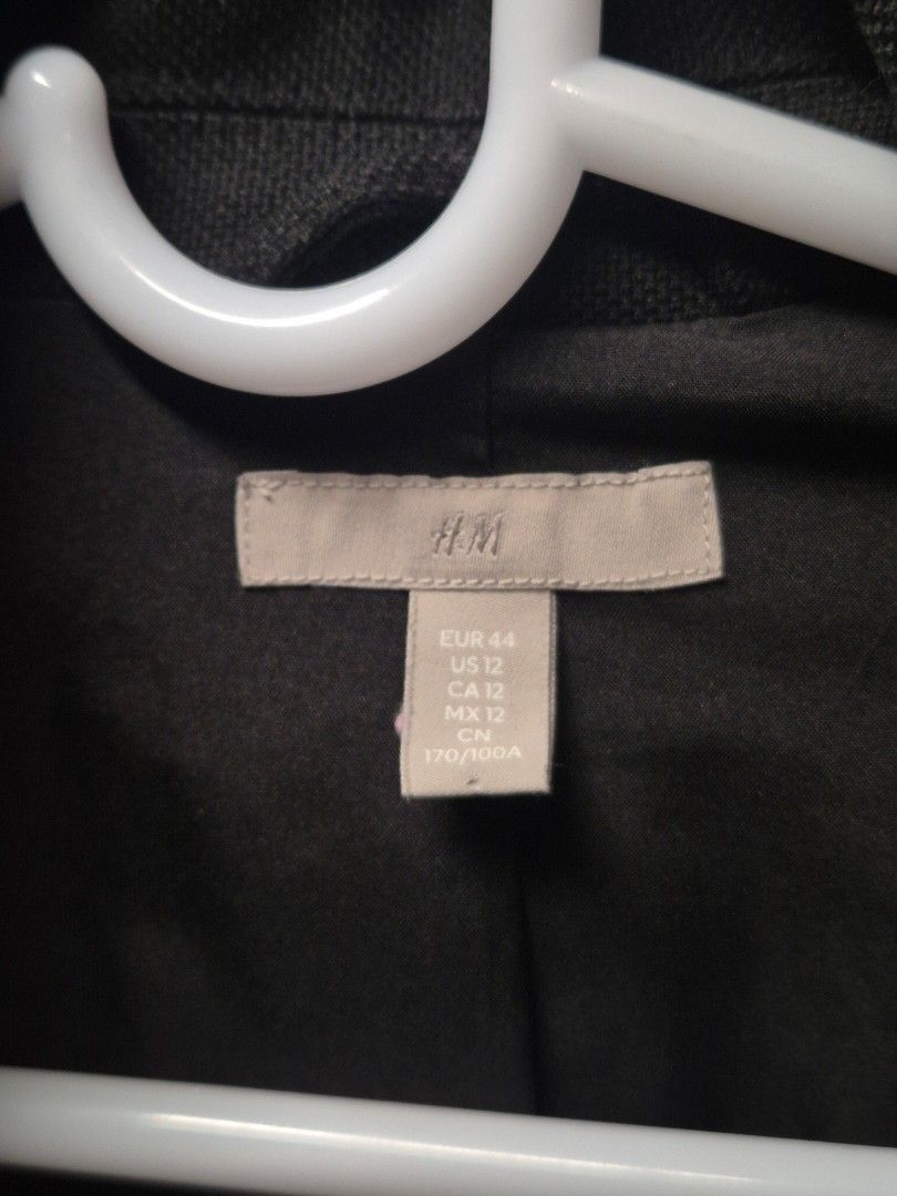 H&M Black Blazer Size 12 (Category: Coats, Jackets and Outerwear) located in Paranaque City. Submitted by erinnnm (Listing ID 1466956550, Image 2). Description: - Brand: H&M - Color: Solid Black - Size: EUR 44 / US 12 / CA 12 / MX 12 / CN 170/100A - Design: Classic collar, structured shoulders, and front pockets with flaps - Condition: Excellent, clean lining inside (used thrice for events) - Style: Versatile piece for formal wear or smart casual