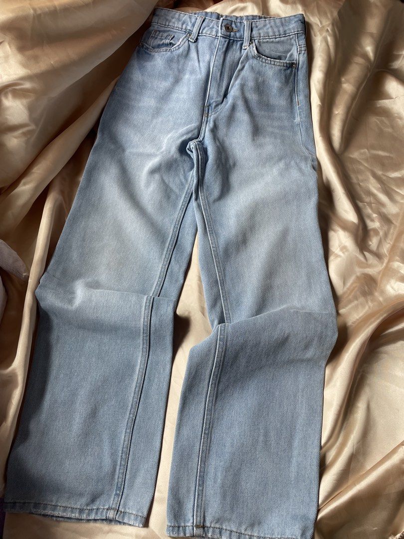 H&M Denim Straight Leg Pants (Category: Jeans) located in Baguio. Submitted by babycece (Listing ID 1466968871, Image 1). Description: .