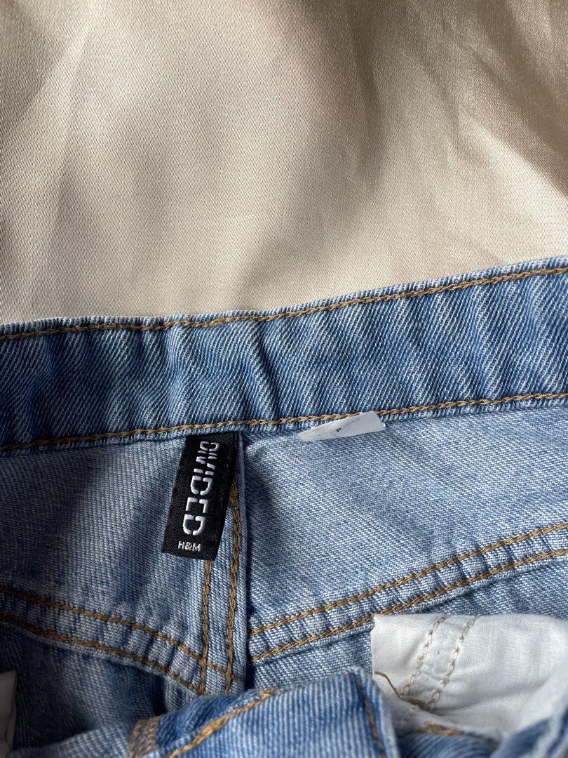 H&M Denim Straight Leg Pants (Category: Jeans) located in Baguio. Submitted by babycece (Listing ID 1466968871, Image 3). Description: .