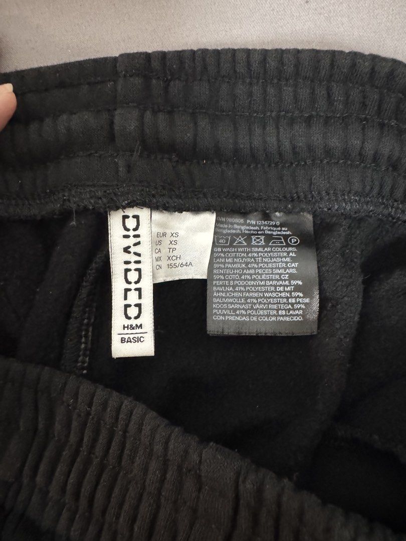 H&M Divided Black Sweatpants XS (Category: Other Bottoms) located in Quezon City. Submitted by mikhaela.b (Listing ID 1466928566, Image 3). Description: - Brand: H&M Divided - Color: Black - Size: XS (155/64A) - Material: Cotton and polyester blend with soft fleece lining - Fit: Straight wide-leg cut with elastic waistband - Features: Single back pocket - Condition: Good pre-loved condition, worn a few times.